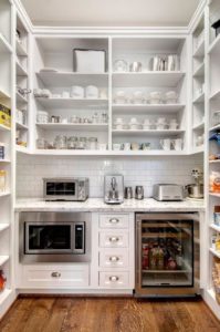 Butler's Pantry vs Walk In Pantry - Lofty Building Group